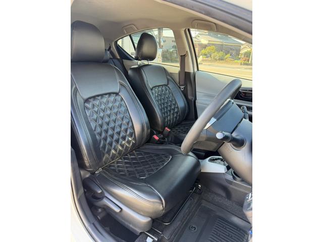 アクア Ｓ　タイヤ４本新品　車検２年付　ナビ　ＴＶ　バックモニター　Ｂｌｕｅｔｏｏｔｈ　ＥＴＣ　シートカバー　プッシュスタート　スマートキー２本　木目調パネル　電動格納ミラー　ドアバイザー　フロアマット（9枚目）