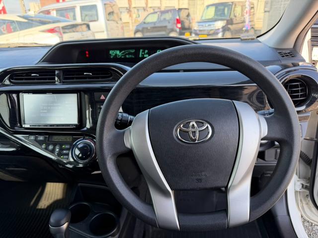 アクア Ｓ　タイヤ４本新品　車検２年付　ナビ　ＴＶ　バックモニター　Ｂｌｕｅｔｏｏｔｈ　ＥＴＣ　シートカバー　プッシュスタート　スマートキー２本　木目調パネル　電動格納ミラー　ドアバイザー　フロアマット（10枚目）