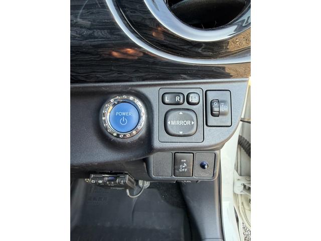 アクア Ｓ　タイヤ４本新品　車検２年付　ナビ　ＴＶ　バックモニター　Ｂｌｕｅｔｏｏｔｈ　ＥＴＣ　シートカバー　プッシュスタート　スマートキー２本　木目調パネル　電動格納ミラー　ドアバイザー　フロアマット（13枚目）