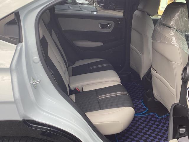 ヴェゼル e:HEV PLaY 当社レンタUP車・ナビ・ワイヤレス充電・ETC・マルチビューカメラ・パワーテールゲート(22枚目)