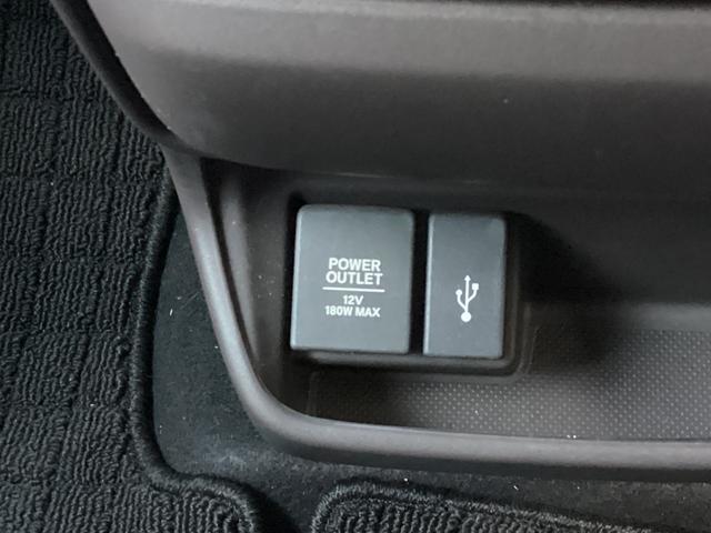 ナビとのＵＳＢ接続、充電ジャックも充実しています♪