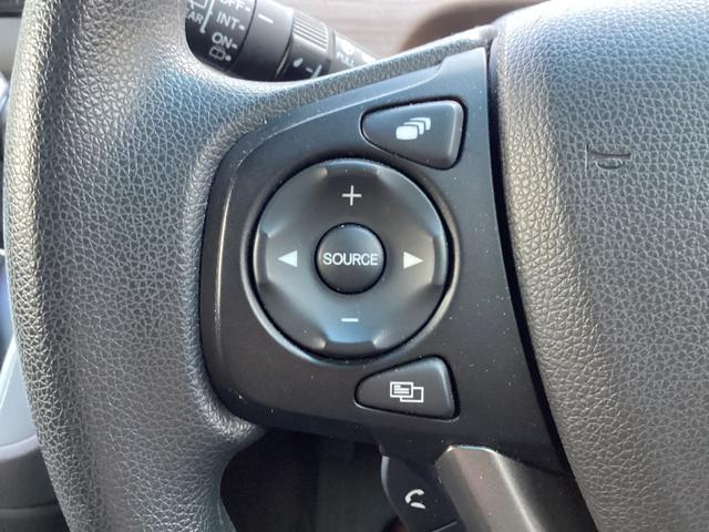 便利なステアリングスイッチも装備！運転中のオーディオ操作も安心です☆彡