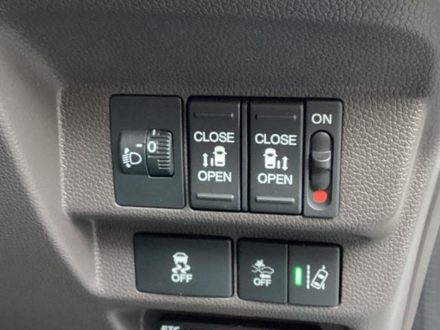 両側電動スライドドア装備！運転席からでもボタン一つで開閉可能です♪