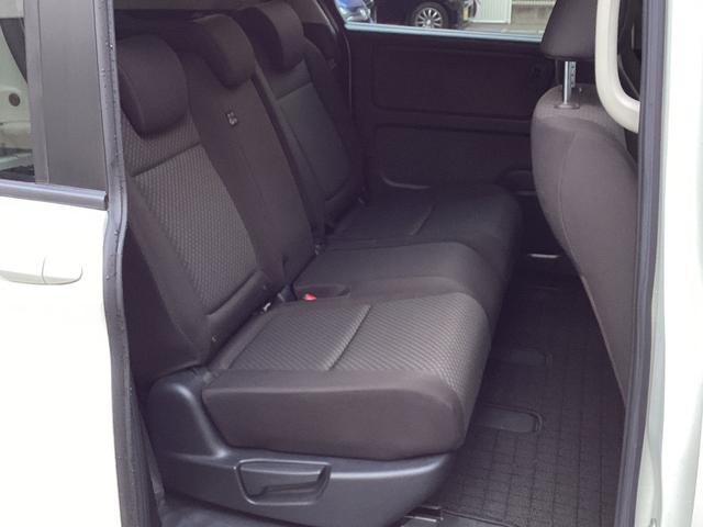 後部座席も広い空間を確保できゆっくり乗車できます！ファミリーでお出かけも余裕です♪