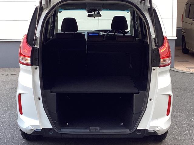 充実のラゲッジスペースです！本当に重宝しますよ。たくさん荷物を詰めて便利です。是非、お試しください！