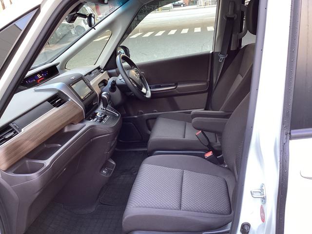 とても乗り降りしやすいシート形状となっております！