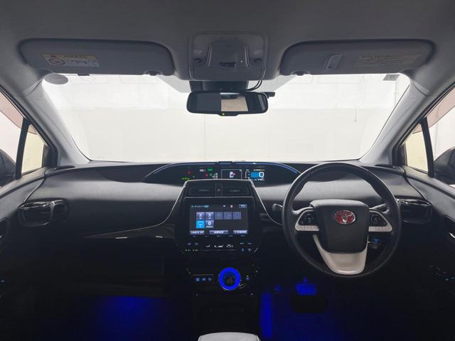 プリウス Aツーリングセレクション 純正SDナビ バックカメラ 衝突被害軽減システム レーダークルーズ レザーシート コーナーセンサー LEDヘッド ビルトインETC 車線逸脱警報 オートライト オートエアコン 純正17インチアルミ(2枚目)