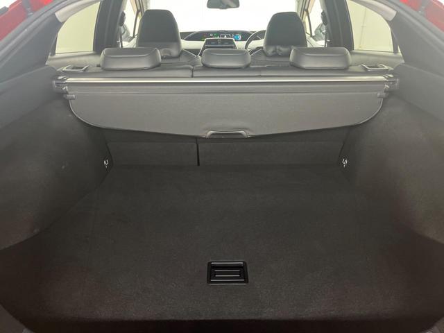 プリウス Aツーリングセレクション 純正SDナビ バックカメラ 衝突被害軽減システム レーダークルーズ レザーシート コーナーセンサー LEDヘッド ビルトインETC 車線逸脱警報 オートライト オートエアコン 純正17インチアルミ(11枚目)