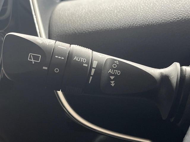 プリウス Aツーリングセレクション 純正SDナビ バックカメラ 衝突被害軽減システム レーダークルーズ レザーシート コーナーセンサー LEDヘッド ビルトインETC 車線逸脱警報 オートライト オートエアコン 純正17インチアルミ(44枚目)