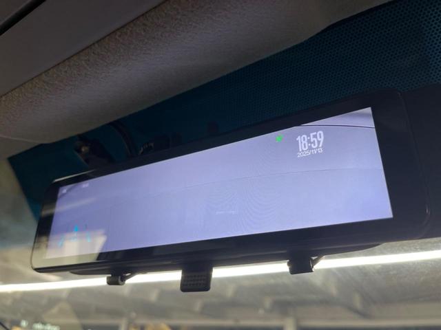 【デジタルインナーミラー】後席の大きな荷物や同乗者で後方が確認しづらい時でも安心！カメラが撮影した車両後方の映像をルームミラー内に表示。クリアな視界で状況の確認が可能です！