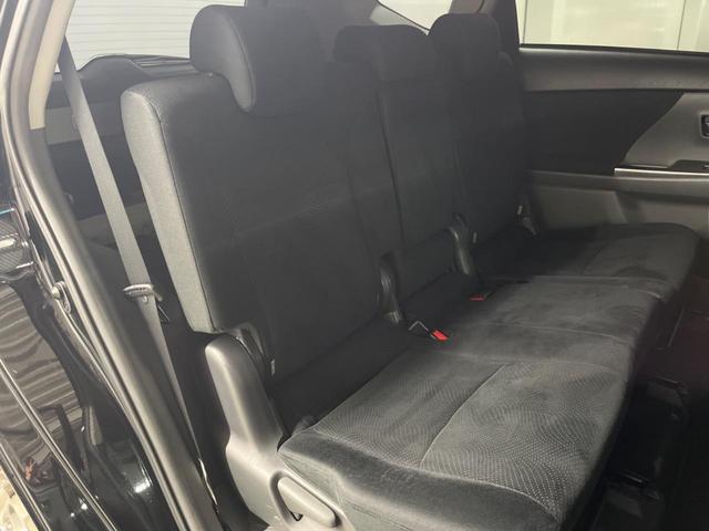 後部座席も気になるようなキズ・汚れやへたり等、大きなダメージはなく、良好な状態です。