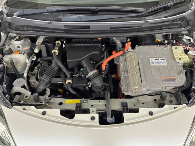 ノート ｅ－パワー　メダリスト　全周囲カメラ　衝突被害軽減システム　禁煙車　ハーフレザーシート　ドラレコ　コーナーセンサー　スマートキー　ＬＥＤヘッド　ＥＴＣ　純正１５インチアルミ　車線逸脱警報　オートライト　オートエアコン（17枚目）