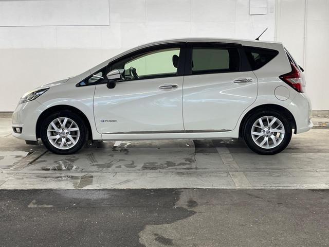 ノート ｅ－パワー　メダリスト　全周囲カメラ　衝突被害軽減システム　禁煙車　ハーフレザーシート　ドラレコ　コーナーセンサー　スマートキー　ＬＥＤヘッド　ＥＴＣ　純正１５インチアルミ　車線逸脱警報　オートライト　オートエアコン（21枚目）