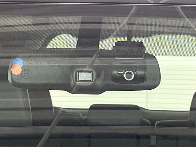 エスクァイア Ｇｉ　両側電動ドア　純正ＳＤナビ　後席モニター　バックカメラ　レザー調シート　ドラレコ　コーナーセンサー　スマートキー　ＬＥＤヘッド　ビルトインＥＴＣ　クルコン　純正１５インチアルミ　オートハイビーム（7枚目）