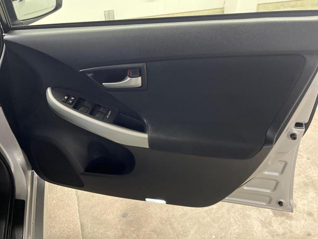 プリウス G SDナビ バックカメラ 禁煙車 ドラレコ スマートキー HIDヘッド ビルトインETC 純正15インチアルミ オートエアコン Bluetooth CD DVD再生 フルセグ(31枚目)