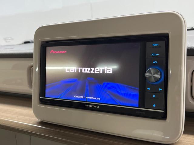 アルトラパン Ｘ　ＳＤナビ　衝突被害軽減システム　禁煙車　シートヒーター　スマートキー　ＨＩＤヘッド　ビルトインＥＴＣ　純正１４インチアルミ　オートエアコン　Ｂｌｕｅｔｏｏｔｈ　ＣＤ　ＤＶＤ再生　フルセグ（3枚目）