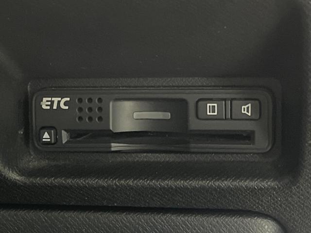 ステップワゴンスパーダ Ｚ　クールスピリット　インターナビ　セレクション　両側電動ドア　ＨＤＤナビ　後席モニター　バックカメラ　禁煙車　ハーフレザーシート　ドラレコ　スマートキー　ＬＥＤヘッド　ビルトインＥＴＣ　純正１７インチアルミ　オートライト　オートエアコン　ＣＤ（6枚目）