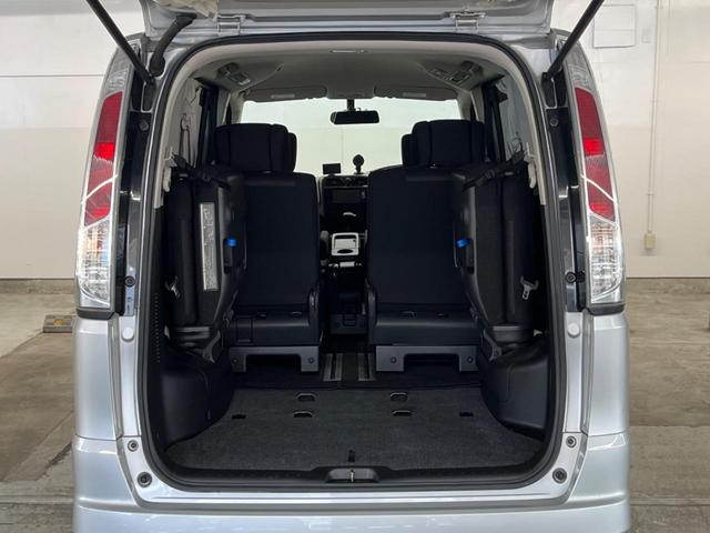 セレナ ハイウェイスター　Ｖセレクション　両側電動ドア　バックカメラ　禁煙車　ドラレコ　スマートキー　ＨＩＤヘッド　ビルトインＥＴＣ　クルコン　純正１６インチアルミ　オートライト　オートエアコン　リアエアコン　Ｂｌｕｅｔｏｏｔｈ　ＣＤ（12枚目）