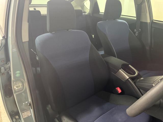 プリウス Ｓ　純正ＨＤＤナビ　バックカメラ　禁煙車　ドラレコ　スマートキー　ＨＩＤヘッド　ビルトインＥＴＣ　純正１５インチアルミ　オートエアコン　Ｂｌｕｅｔｏｏｔｈ　ＣＤ　フルセグ（8枚目）