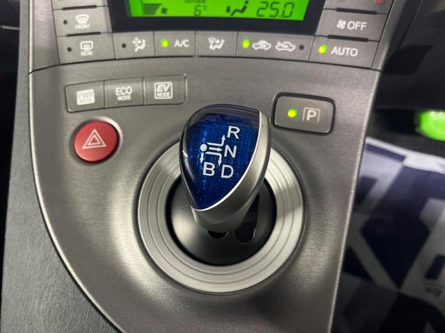 プリウス Ｓ　純正ＨＤＤナビ　バックカメラ　禁煙車　ドラレコ　スマートキー　ＨＩＤヘッド　ビルトインＥＴＣ　純正１５インチアルミ　オートエアコン　Ｂｌｕｅｔｏｏｔｈ　ＣＤ　フルセグ（15枚目）