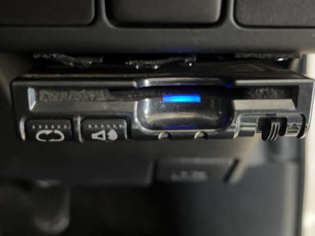 アクア Ｇブラックソフトレザーセレクション　ディスプレイオーディオ　バックカメラ　レザーシート　ＬＥＤヘッド　ＥＴＣ　クルコン　純正１５インチアルミ　オートライト　オートエアコン　Ｂｌｕｅｔｏｏｔｈ　ＣＤ　ＤＶＤ再生（4枚目）