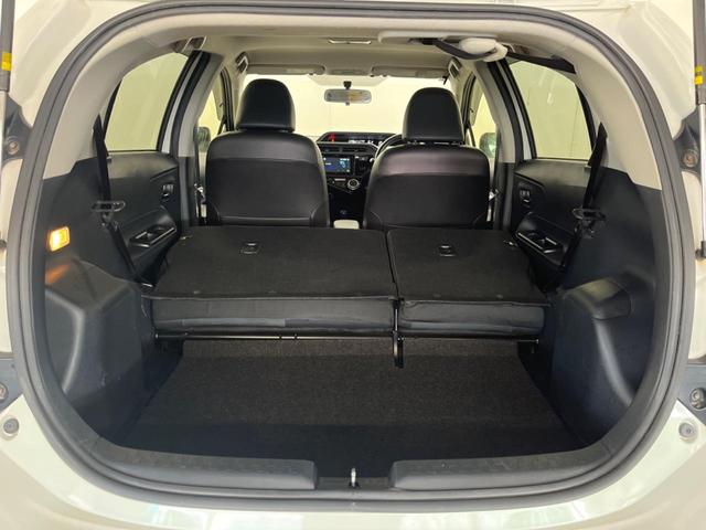 アクア Ｇブラックソフトレザーセレクション　ディスプレイオーディオ　バックカメラ　レザーシート　ＬＥＤヘッド　ＥＴＣ　クルコン　純正１５インチアルミ　オートライト　オートエアコン　Ｂｌｕｅｔｏｏｔｈ　ＣＤ　ＤＶＤ再生（9枚目）