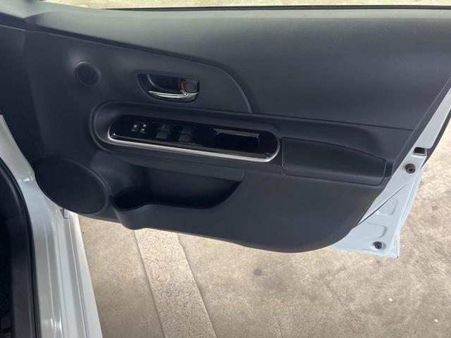 アクア Ｇブラックソフトレザーセレクション　ディスプレイオーディオ　バックカメラ　レザーシート　ＬＥＤヘッド　ＥＴＣ　クルコン　純正１５インチアルミ　オートライト　オートエアコン　Ｂｌｕｅｔｏｏｔｈ　ＣＤ　ＤＶＤ再生（35枚目）