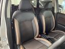 後部座席も気になるようなキズ・汚れやへたり等、大きなダメージはなく、良好な状態です。