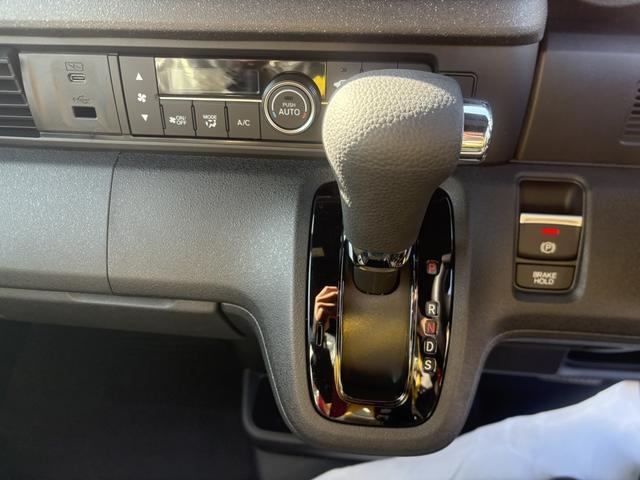 Ｎ－ＢＯＸカスタム ベースグレード　両側スライド・片側電動　クリアランスソナー　オートクルーズコントロール　レーンアシスト　衝突被害軽減システム　オートライト　ＬＥＤヘッドランプ　スマートキー　アイドリングストップ　電動格納ミラー（15枚目）