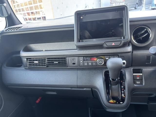 Ｎ－ＢＯＸカスタム コーディネートスタイル　両側スライド・片側電動　クリアランスソナー　オートクルーズコントロール　レーンアシスト　衝突被害軽減システム　オートライト　ＬＥＤヘッドランプ　スマートキー　アイドリングストップ　電動格納ミラー（9枚目）