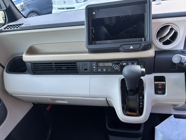 Ｎ－ＢＯＸ ベースグレード　両側スライド・片側電動　クリアランスソナー　オートクルーズコントロール　レーンアシスト　衝突被害軽減システム　オートライト　ＬＥＤヘッドランプ　スマートキー　アイドリングストップ　電動格納ミラー（10枚目）