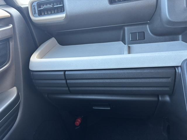 スペーシア ハイブリッドＧ　両側スライドドア　クリアランスソナー　衝突被害軽減システム　オートライト　ＬＥＤヘッドランプ　スマートキー　アイドリングストップ　電動格納ミラー　ＣＶＴ　盗難防止システム　ＡＢＳ　ＥＳＣ（17枚目）