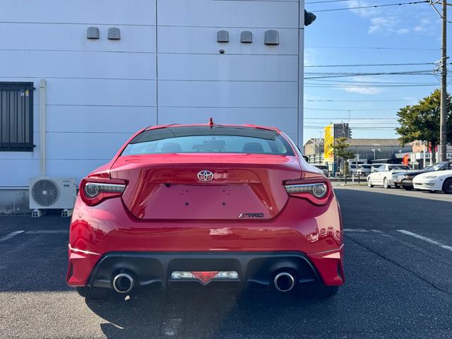 ���f���X�^�̃��A�A���_�[