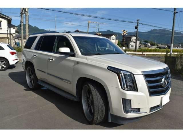 キャデラックエスカレード プレミアム FORGIATO26インチAW サンルーフ ベージュレザーシート アルパインフリップダウンモニター BOSEサウンド ヘッドアップディスプレイ 1ナンバー登録(3枚目)