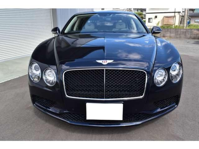 フライングスパー S マリナードライビング ダークサファイアリネン&インベリアルブルーガラス ガラスサンルーフ コントラストステッチLEDアプローチランプ ツートーンカラー スポーツステアリングホイール(2枚目)