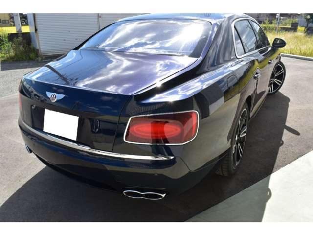 フライングスパー S マリナードライビング ダークサファイアリネン&インベリアルブルーガラス ガラスサンルーフ コントラストステッチLEDアプローチランプ ツートーンカラー スポーツステアリングホイール(5枚目)