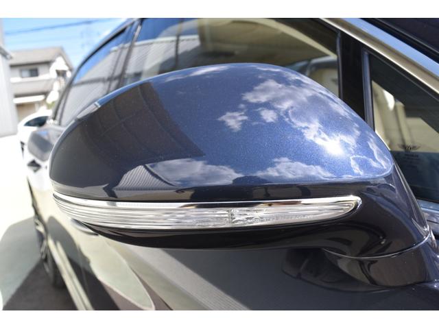 フライングスパー S マリナードライビング ダークサファイアリネン&インベリアルブルーガラス ガラスサンルーフ コントラストステッチLEDアプローチランプ ツートーンカラー スポーツステアリングホイール(12枚目)