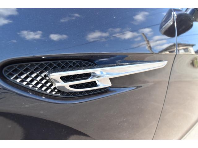 フライングスパー S マリナードライビング ダークサファイアリネン&インベリアルブルーガラス ガラスサンルーフ コントラストステッチLEDアプローチランプ ツートーンカラー スポーツステアリングホイール(19枚目)