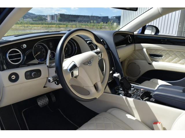 フライングスパー S マリナードライビング ダークサファイアリネン&インベリアルブルーガラス ガラスサンルーフ コントラストステッチLEDアプローチランプ ツートーンカラー スポーツステアリングホイール(23枚目)