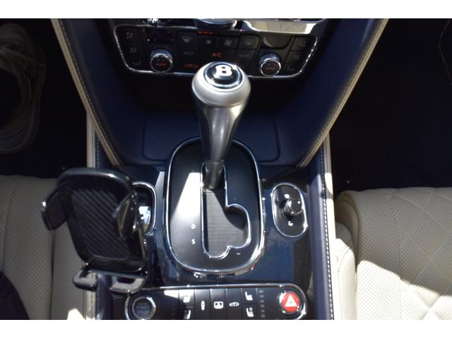 フライングスパー S マリナードライビング ダークサファイアリネン&インベリアルブルーガラス ガラスサンルーフ コントラストステッチLEDアプローチランプ ツートーンカラー スポーツステアリングホイール(40枚目)