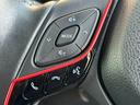 ステアリングにオーディオコントロールスイッチを搭載しています。ハンドルを握ったまま操作できるため、運転中も目線を大きく外さずに扱えて安心感があります。