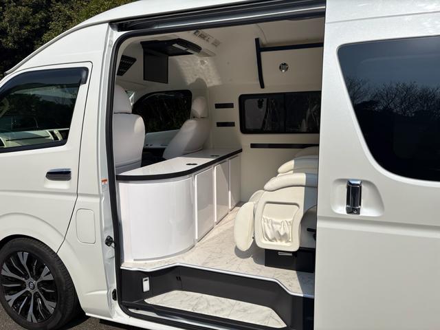 ハイエースバン 　キャンピング　セカンドハウス社製ウイングスプレミアム　プレミアムキャプテンシート　天張りレザー　純正ミラー一体型バックモニター　パワースライドドア　ローダウン　ＤＡＤ１８インチＡＷ　Ｂｌｕｅｔｏｏｔｈ（11枚目）