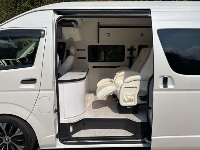 ハイエースバン 　キャンピング　セカンドハウス社製ウイングスプレミアム　プレミアムキャプテンシート　天張りレザー　純正ミラー一体型バックモニター　パワースライドドア　ローダウン　ＤＡＤ１８インチＡＷ　Ｂｌｕｅｔｏｏｔｈ（12枚目）