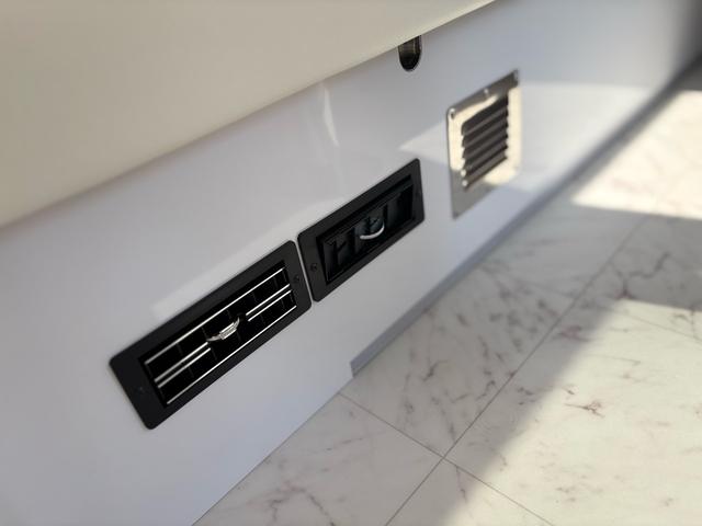 ハイエースバン 　キャンピング　セカンドハウス社製ウイングスプレミアム　プレミアムキャプテンシート　天張りレザー　純正ミラー一体型バックモニター　パワースライドドア　ローダウン　ＤＡＤ１８インチＡＷ　Ｂｌｕｅｔｏｏｔｈ（17枚目）