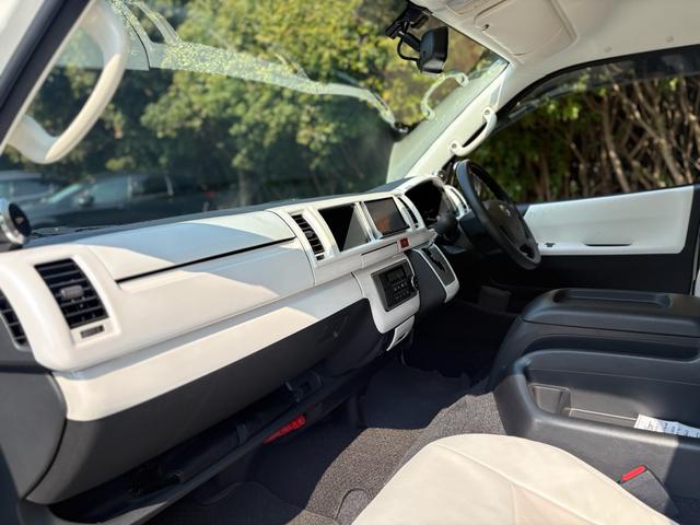 ハイエースバン 　キャンピング　セカンドハウス社製ウイングスプレミアム　プレミアムキャプテンシート　天張りレザー　純正ミラー一体型バックモニター　パワースライドドア　ローダウン　ＤＡＤ１８インチＡＷ　Ｂｌｕｅｔｏｏｔｈ（32枚目）