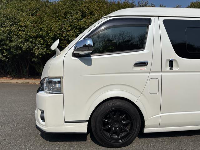 レジアスエースバン スーパーＧＬ　両側パワースライドドア　パナソニックナビ・フルセグＴＶ・バックモニター　リアフリップダウンモニター　８人乗り仕様　フルフラットシート　オーバーフェンダー　社外フロント・サイドエアロ・ボンネット（4枚目）