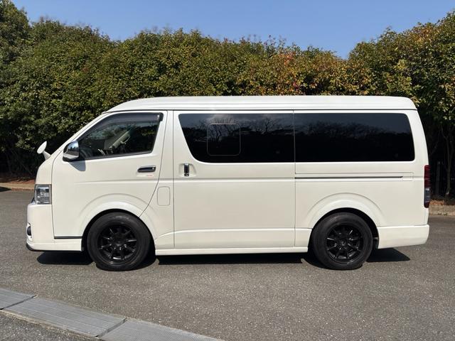 レジアスエースバン スーパーＧＬ　両側パワースライドドア　パナソニックナビ・フルセグＴＶ・バックモニター　リアフリップダウンモニター　８人乗り仕様　フルフラットシート　オーバーフェンダー　社外フロント・サイドエアロ・ボンネット（5枚目）