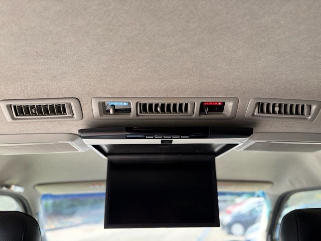 レジアスエースバン スーパーＧＬ　両側パワースライドドア　パナソニックナビ・フルセグＴＶ・バックモニター　リアフリップダウンモニター　８人乗り仕様　フルフラットシート　オーバーフェンダー　社外フロント・サイドエアロ・ボンネット（16枚目）