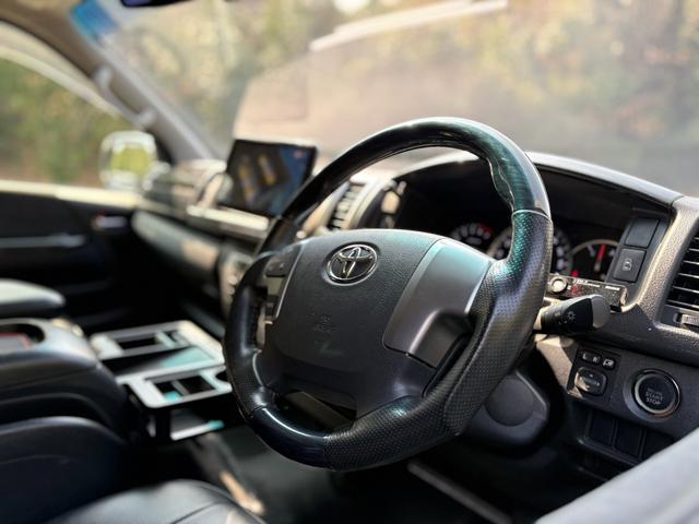 レジアスエースバン スーパーＧＬ　両側パワースライドドア　パナソニックナビ・フルセグＴＶ・バックモニター　リアフリップダウンモニター　８人乗り仕様　フルフラットシート　オーバーフェンダー　社外フロント・サイドエアロ・ボンネット（20枚目）