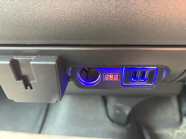 レジアスエースバン スーパーＧＬ　両側パワースライドドア　パナソニックナビ・フルセグＴＶ・バックモニター　リアフリップダウンモニター　８人乗り仕様　フルフラットシート　オーバーフェンダー　社外フロント・サイドエアロ・ボンネット（26枚目）